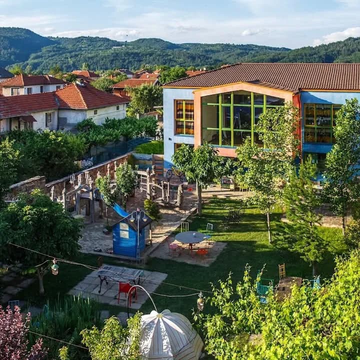 Градина и двор на Casa Art